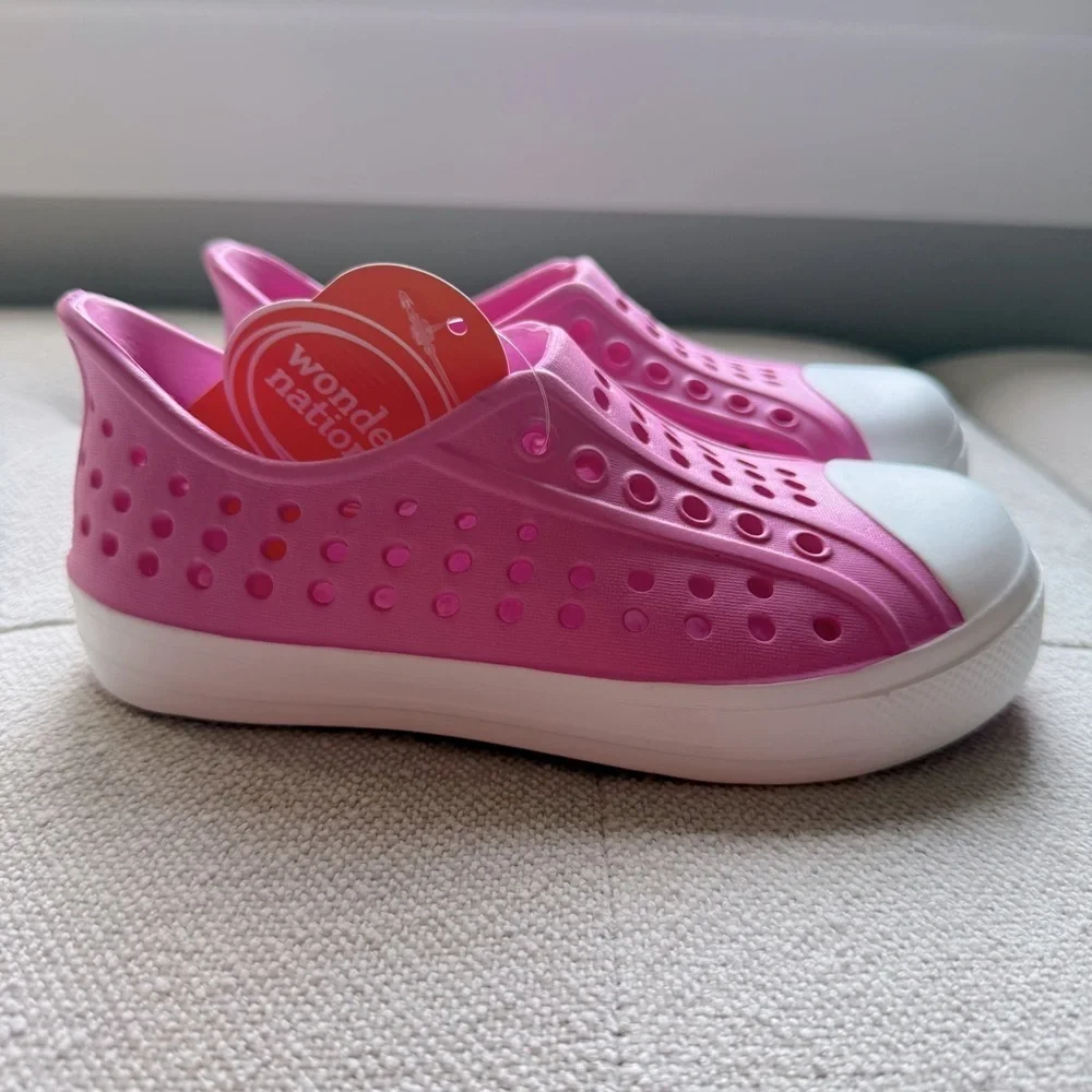 Wonder Nation youth size 9-10 lightweight water shoes